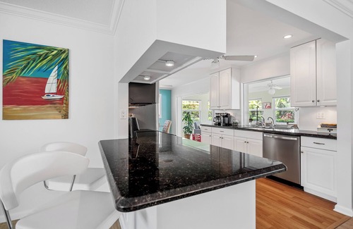 Singer Island Casa | Singer Island Home con piscina, .5 millas de la playa!