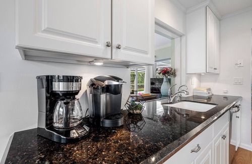 Singer Island Casa | Singer Island Home con piscina, .5 millas de la playa!
