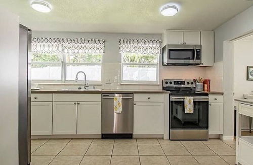 Rock Ridge Casa | Newly updated 3 bedroom/2 bath home 2.5 miles away from the beach!
