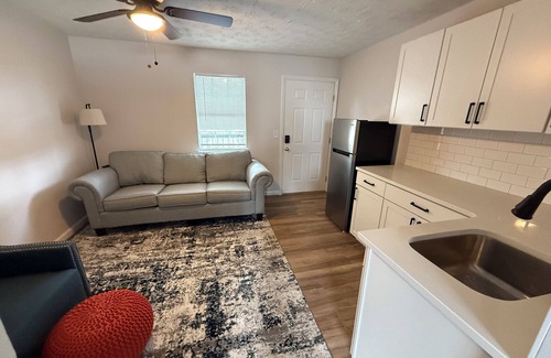 Auburn Condominio | Newly updated condo steps from Jordan Hare and downtown Auburn!