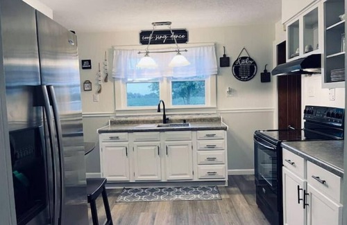 Scheller Casa | Newly updated country home boasts comfort & relaxation, near DuQuoin Fairgrounds