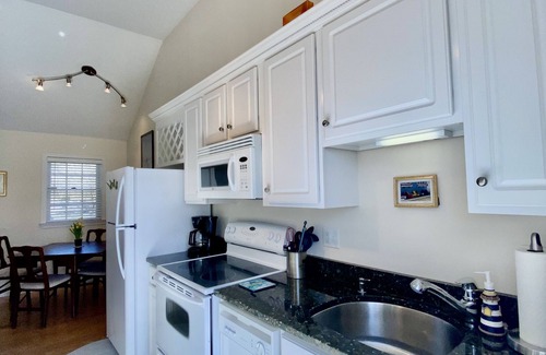 North Truro Condominio | Newly updated cozy condo, conveniently located near stunning beaches
