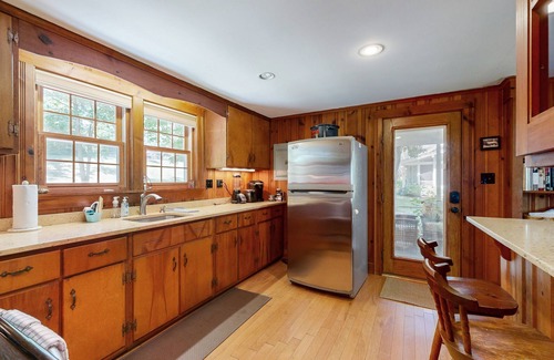 Mashpee Cabaña | Newly updated lakefront cottage with screened porch, large yard & kayaks