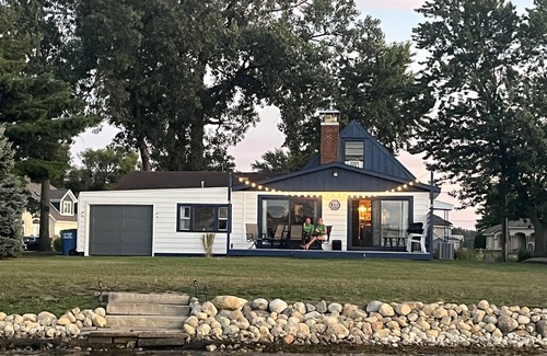 La Porte Casa | Newly updated Pine Lake cottage. Huge waterfront yard.