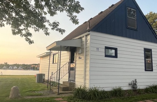 La Porte Casa | Newly updated Pine Lake cottage. Huge waterfront yard.
