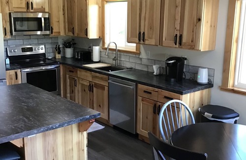 Easton Cabina | Newly updated tranquil Country Cabin.