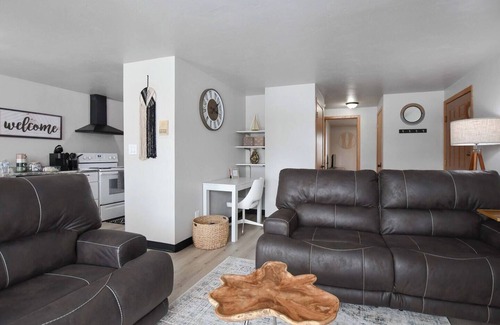 Bellevue Apartamento | Newly Updated Two-bed Upper Suite in Green Bay
