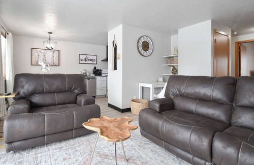 Bellevue Apartamento | Newly Updated Two-bed Upper Suite in Green Bay
