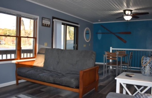 Newville Casa | Newly updated water retreat. PONTOON for rent, FREE golf & ICE at local course