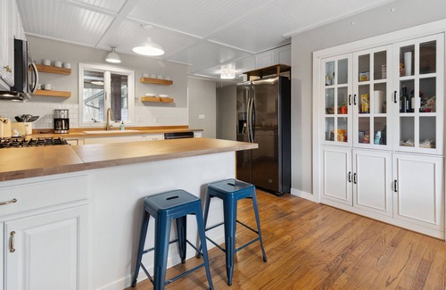 Three Oaks Casa | Newly updated wooded retreat near Three Oaks and Union Pier