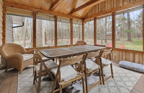 Three Oaks Casa | Newly updated wooded retreat near Three Oaks and Union Pier