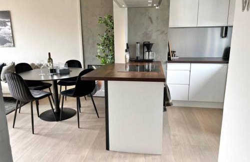 Arstad Apartamento | Newly Upgraded Apt: Two Balconies, Sun-Drenched!