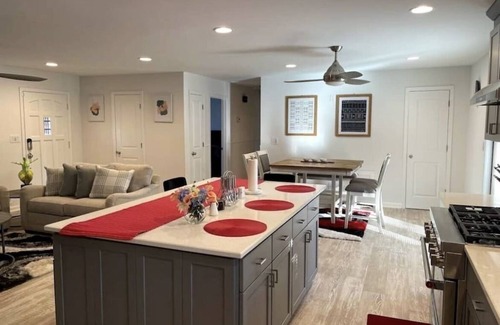 Newnan Casa | Newnan Getaway Share Save