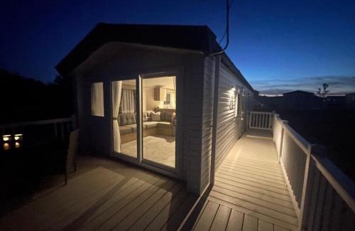 Truro Complejo | Newperran 102 - 2 Bedroom Country & Valley View Caravan
