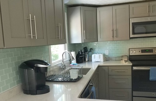 Easton's Point Casa | ¡Cocina y baños recién renovados! Barrio Easton Point