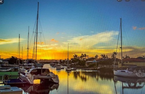 Newport Casa | Newport Canal - Waterways, Boat Parking, Yachts High Mast,