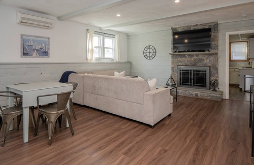 Newport East Apartamento | Newport/Middletown Retreat! Walk To Beach!
