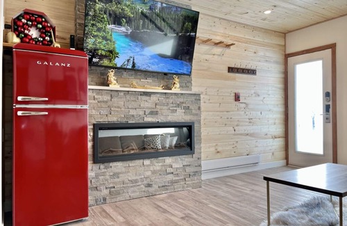 Harvie Heights Casa | NewReno Spectacula MountainView KingBed Jacuzzi Chalet