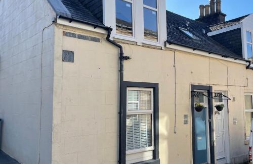 Millport Casa | Newton Beach Cottage Couples Retreat