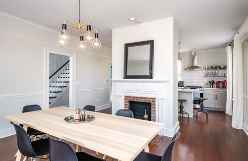 Staunton Casa | Newtown Retreat: Award-Winning Renovation + Ideal Location