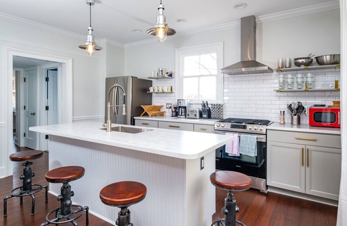 Staunton Casa | Newtown Retreat: Award-Winning Renovation + Ideal Location