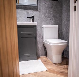 Llangollen Casa | Newydd Lodge with private hot tub