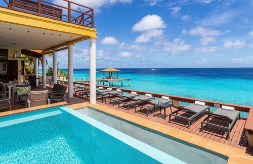 Belnem Villa | Una villa tranquila con piscina infinita y acceso privado al océano.