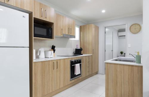 Rocklea Apartamento | Next to a Disk Golf Course! Shops! AirCon! 339F1