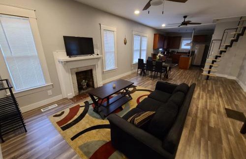 Greensboro Casa | Next to Downtown Greensboro Bungalow Rooms