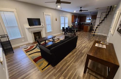 Greensboro Casa | Next to Downtown Greensboro Bungalow Rooms
