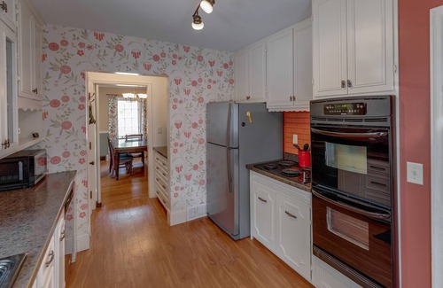 Brainerd Casa | Next to Gregory Park & The Hospital, Cozy, Movie Theater & More!