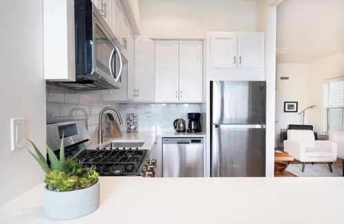 Jeffries Point Apartamento | Next to ocean, 5 min to downtown or to the airport by T