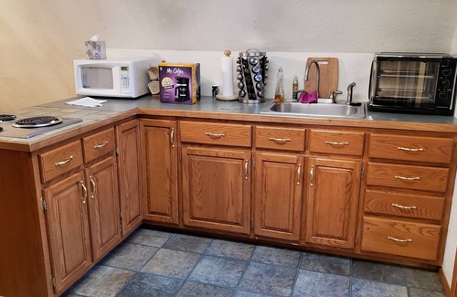 Fairbanks Apartamento | Next to Pioneer Park, Chena River, Carlson Center, and bus lines.