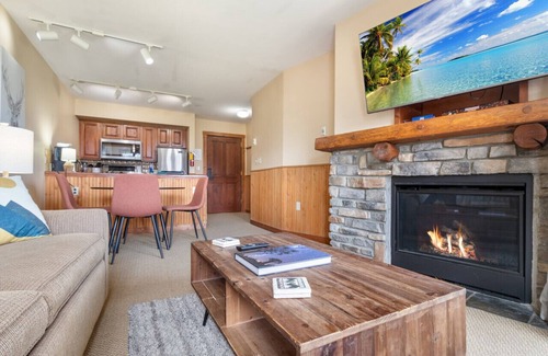Snowshoe Apartamento | Next to Ski Slopes WiFi In Village with a View