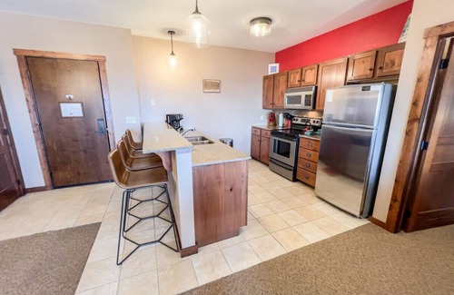 Snowshoe Apartamento | Next to Slopes Underground Parking Hot Tubs Locker