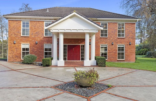 Tamahere Casa | next to the Hamilton Airport in beautiful country setting