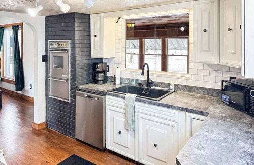 Albion Casa | Farmhouse Retreat - 10+ guests