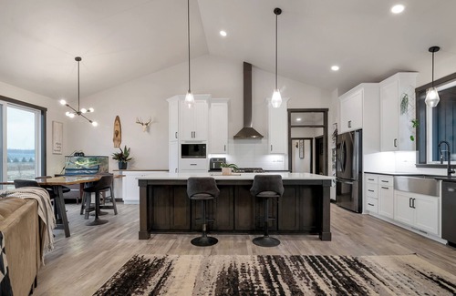 Little Suamico Casa | NFL Draft 2025 Modern New Build 4-bedroom 3 bath house in Little Suamico.