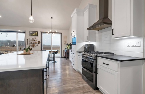 Little Suamico Casa | NFL Draft 2025 Modern New Build 4-bedroom 3 bath house in Little Suamico.