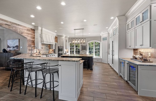 Green Bay Casa | NFL Draft Luxury home Green Bay w/ hot tub-sleeps 10