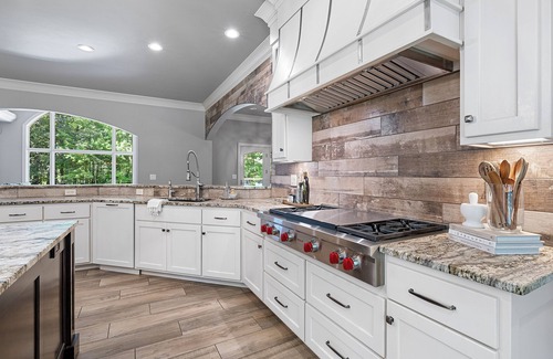 Green Bay Casa | NFL Draft Luxury home Green Bay w/ hot tub-sleeps 10
