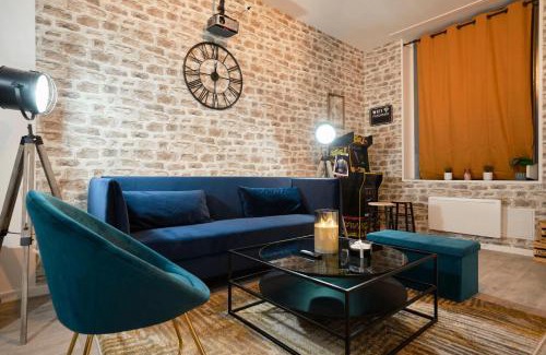 Roubaix Casa | NG SuiteHome - Lille I Roubaix Barbieux I Saint roch - Maison 4 chambres - Balnéo - Arcade de jeux - Netflix - Wifi - Cuisine équipée - Lave linge