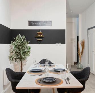 Roubaix Casa | NG SuiteHome - Lille I Roubaix Barbieux I Saint roch - Maison 4 chambres - Balnéo - Arcade de jeux - Netflix - Wifi - Cuisine équipée - Lave linge