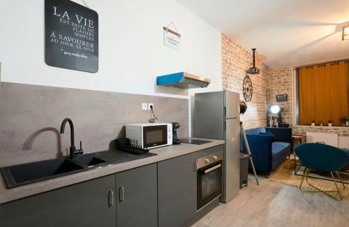 Roubaix Casa | NG SuiteHome - Lille I Roubaix Barbieux I Saint roch - Maison 4 chambres - Balnéo - Arcade de jeux - Netflix - Wifi - Cuisine équipée - Lave linge