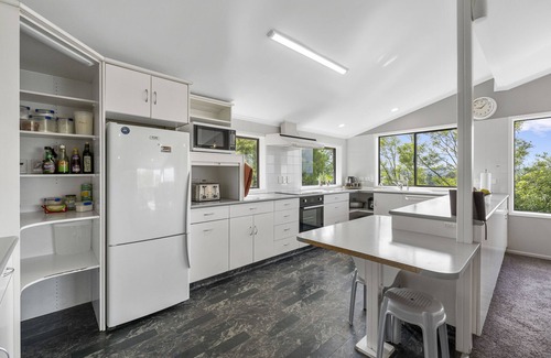 Taupo Casa | Ngaio Views - Lake Taupo Holiday Home