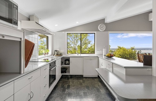 Taupo Casa | Ngaio Views - Lake Taupo Holiday Home