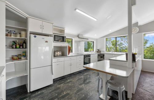 Taupo Casa | Ngaio Views - Lake Taupo Holiday Home