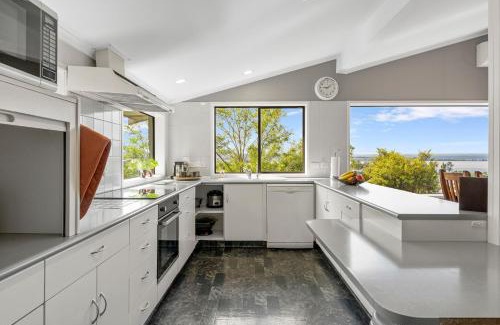 Taupo Casa | Ngaio Views - Lake Taupo Holiday Home