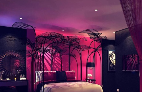 Binh Chanh Hotel | Ngan Le Mot Dem Hotel