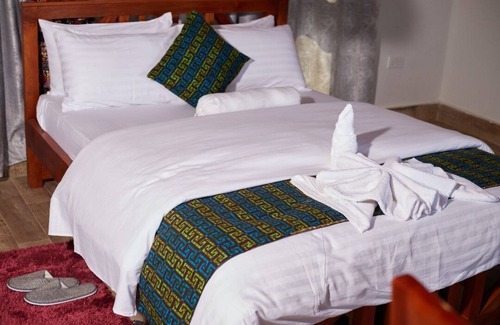 Kinkiizi Cama Y Desayuno | ngirisi hill silverback lodge-bwindi